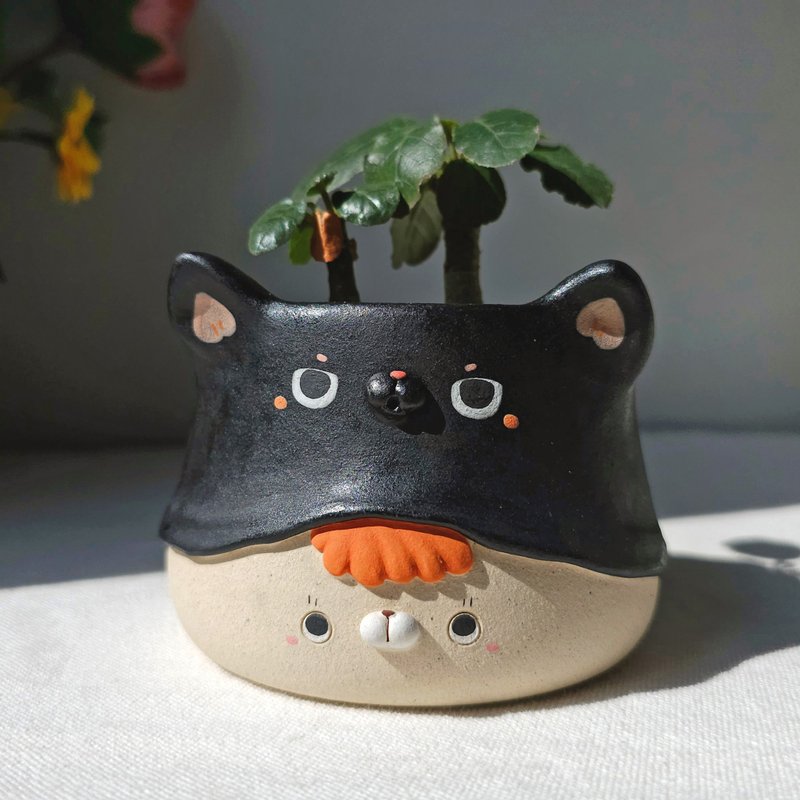 Black cat beanie plant pot. Handmade planter with drainage. - 植栽/盆栽 - 陶 