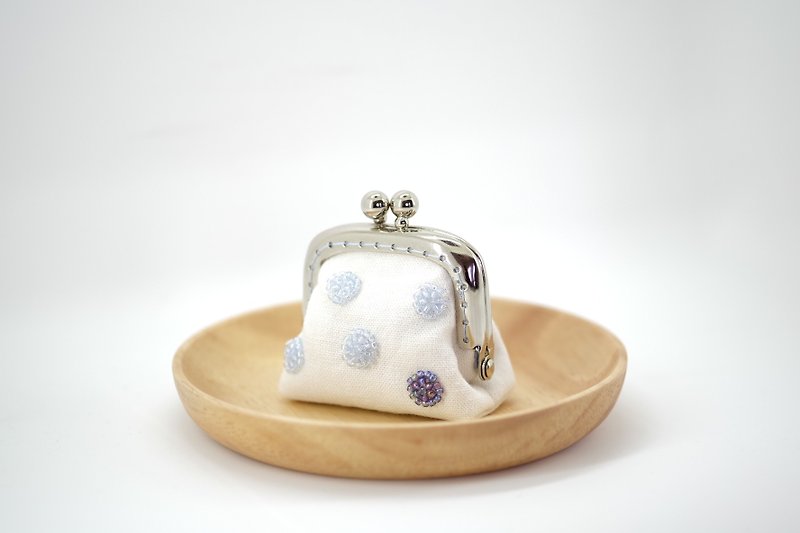 CaCa Crafts | Snow Ball Tiny Kisslock Purse - กระเป๋าใส่เหรียญ - งานปัก 