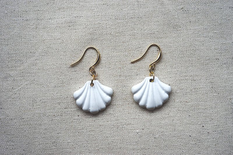 遺落信物系列-白色水泥貝殼 - 耳環/耳夾 - 水泥 白色