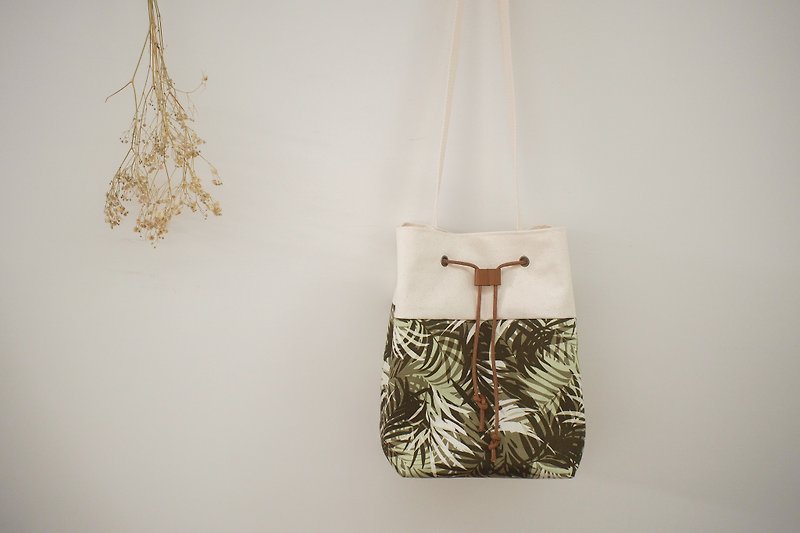 Traveler series cross-body bag/bucket bag/limited handmade bag/jungle/out-of-print item pre-order - กระเป๋าแมสเซนเจอร์ - ผ้าฝ้าย/ผ้าลินิน สีเขียว