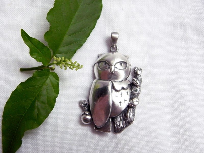 Owl And Fruit | Silver Owl --Pendant Necklace with Wax Rope - สร้อยคอ - เงิน สีเงิน