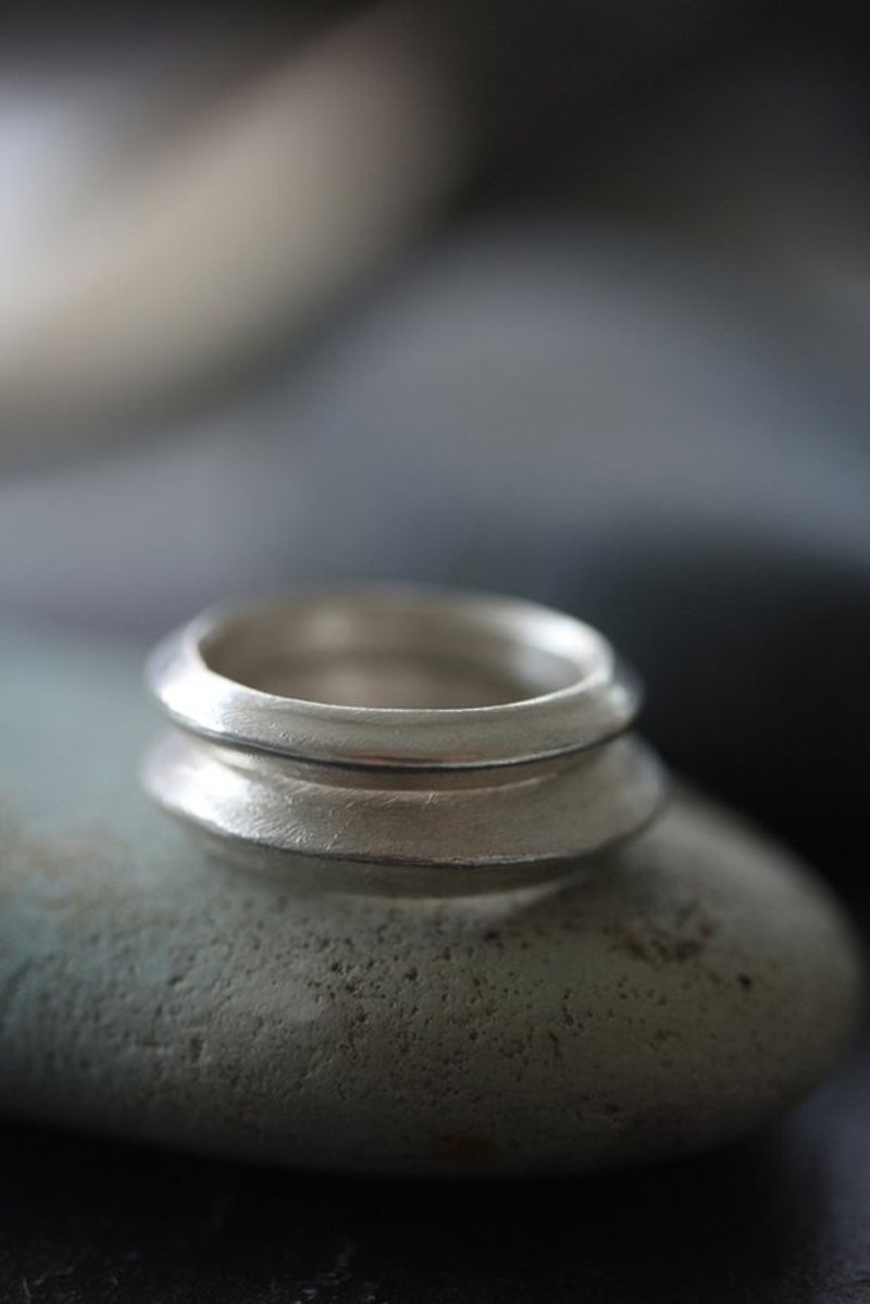 Handmade silver ring with angled top profile (R0051-S) - 戒指 - 銀 銀色