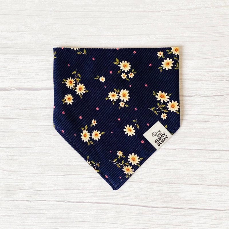 Navy Daisy: Dog and cat Bandana - 貓狗頸圈/牽繩 - 其他材質 