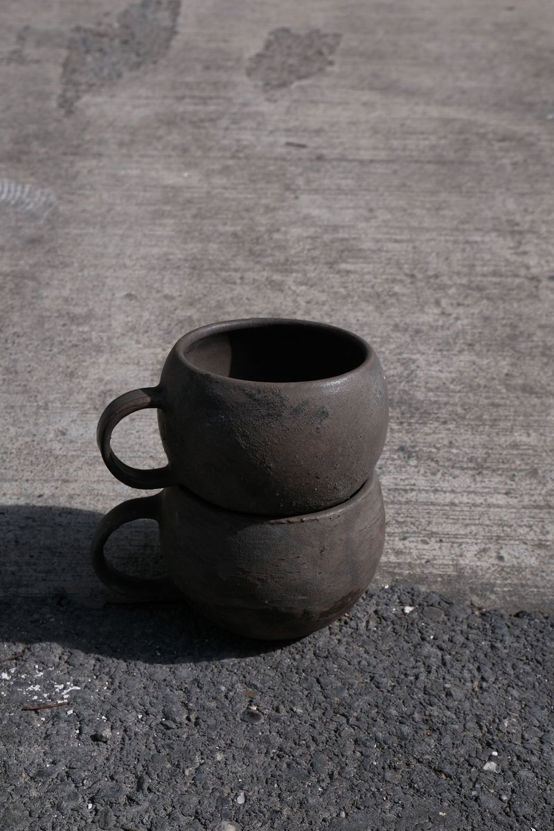 深咖沈靜刷紋馬克杯  - 馬克杯 茶杯 杯 生活食器 - 其他杯子 - 陶 咖啡色
