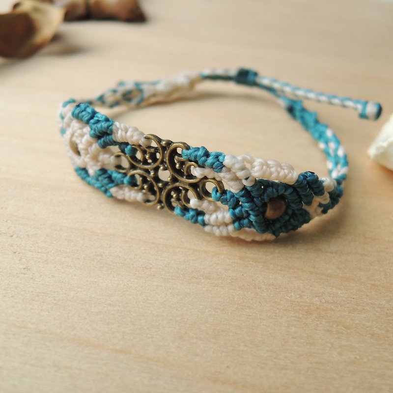Between each other / hand-knitted Brazilian silk Wax thread bracelet - สร้อยข้อมือ - วัสดุกันนำ้ สีน้ำเงิน