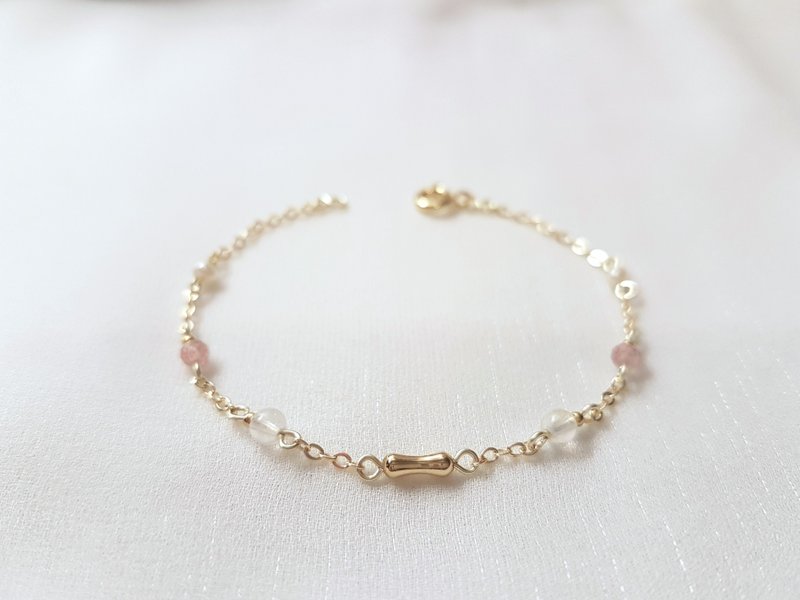 Guardian‧ Strawberry Crystal Moonstone Pearl Thin Bracelet - สร้อยข้อมือ - เครื่องเพชรพลอย หลากหลายสี