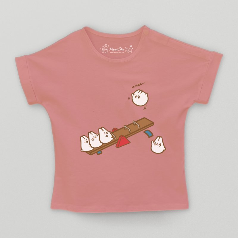 Kid-Mochi Rabbit Seesaw Kids T-shirt (Pink) - เสื้อยืด - ผ้าฝ้าย/ผ้าลินิน สึชมพู