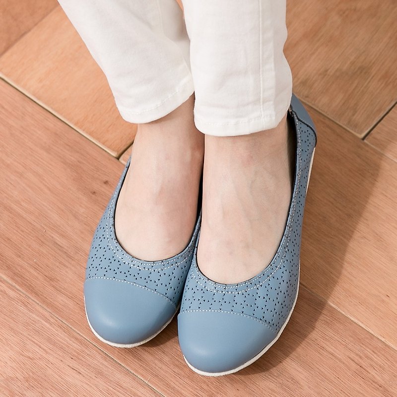 Maffeo 楔形鞋 休閒鞋 鏤空壓花美國進口牛皮厚底鞋(215愛麗絲藍) - 芭蕾舞鞋/平底鞋 - 真皮 藍色