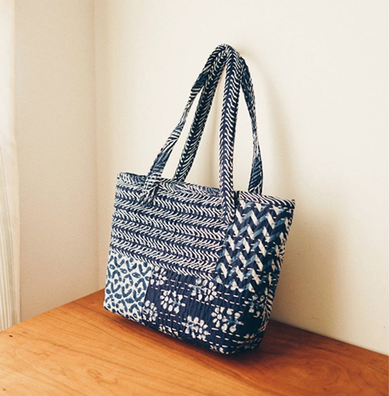 Blue patchwork Indian thorn embroidery tote bag dark blue enamel dyed ancient cloth old woven cloth three-dimensional patchwork Tote bag - Messenger Bags & Sling Bags - Cotton & Hemp Blue