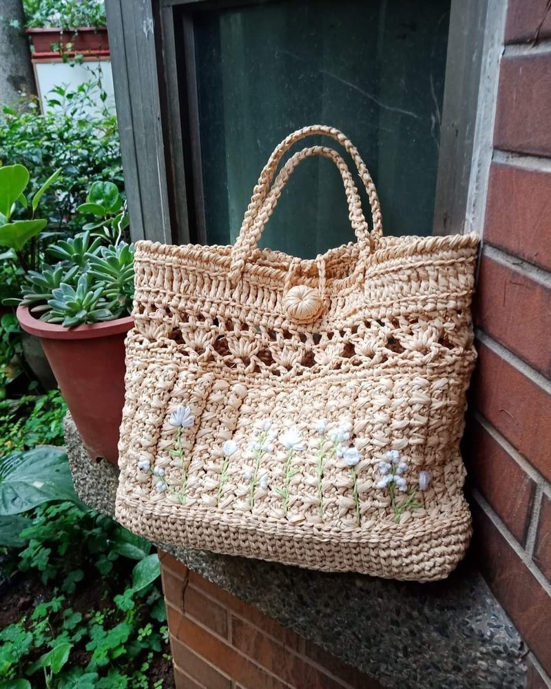 Woven bag raffia cotton straw embroidered bag - กระเป๋าถือ - วัสดุอื่นๆ 