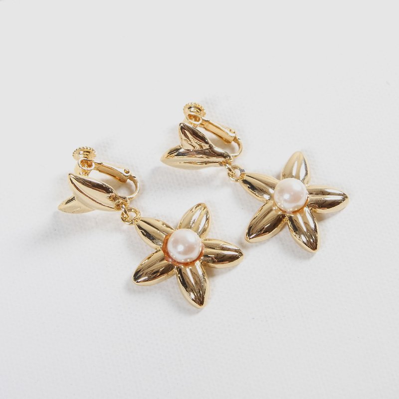 [Egg Plant Vintage] Pearl Starfish Retro Clip-On Antique Earrings - Earrings & Clip-ons - Other Metals Gold