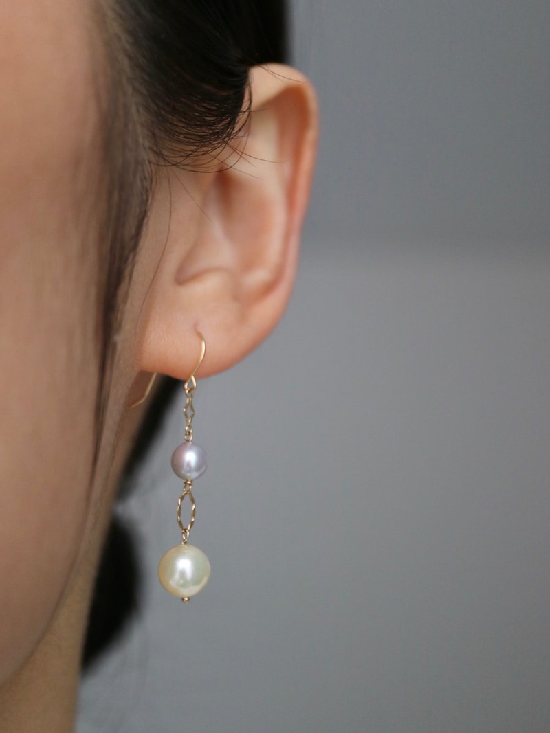 日本直送 復古風 雙色akoya珍珠耳環 耳墜 天然海水珍珠 18k金 - 耳環/耳夾/耳骨夾 - 珍珠 金色