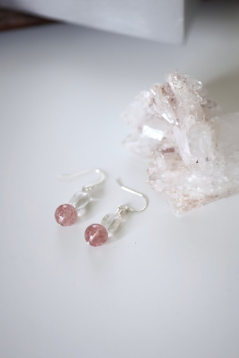 Japanese strawberry crystal sterling silver earrings can be changed into Clip-On - ต่างหู - เครื่องประดับพลอย สึชมพู