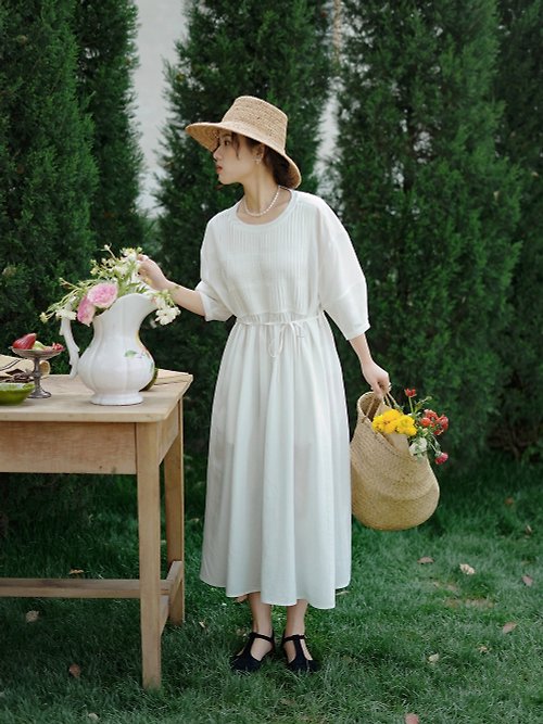 Wild Scenery 月光白色 輕鬆自由 法式復古風琴褶設計洋裝幹凈簡約 中長連身裙