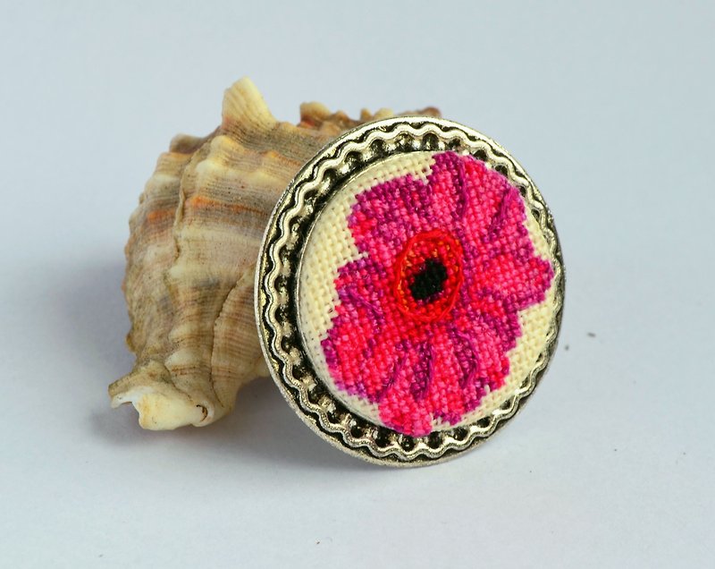 Raspberry flower embroidered brooch, Cross stitch magenta prom jewelry - เข็มกลัด - งานปัก สึชมพู