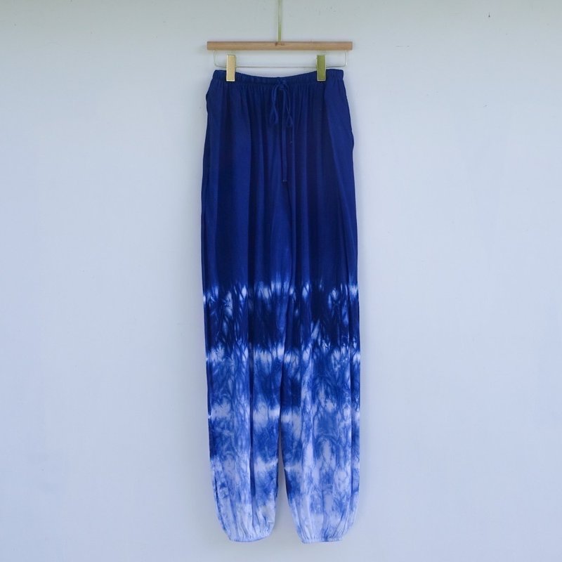Indigo-dyed cool gauze shrunken pants are shipped in two pieces, with your choice of colors - กางเกง - วัสดุอื่นๆ สีน้ำเงิน