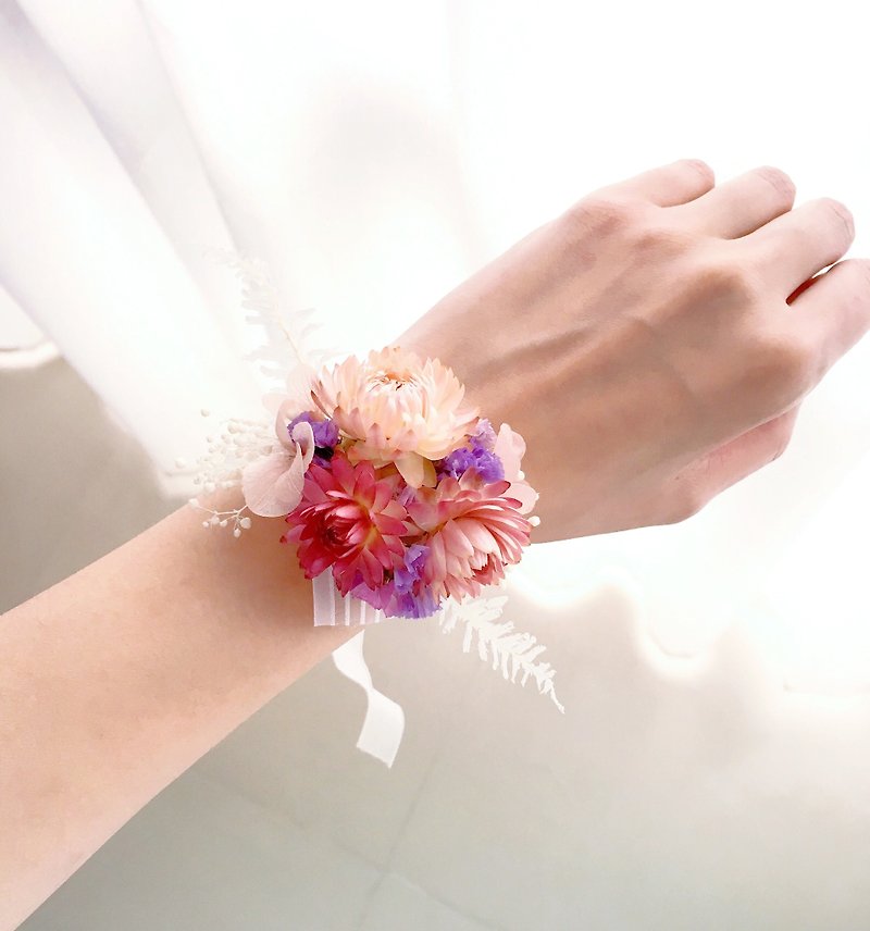 {Journee} Chun Yang purple wrist flowers; dried flowers Valentine's Day gift birthday gift was a small outdoor photo wedding bridesmaid gift picnic - Bracelets - Plants & Flowers Pink