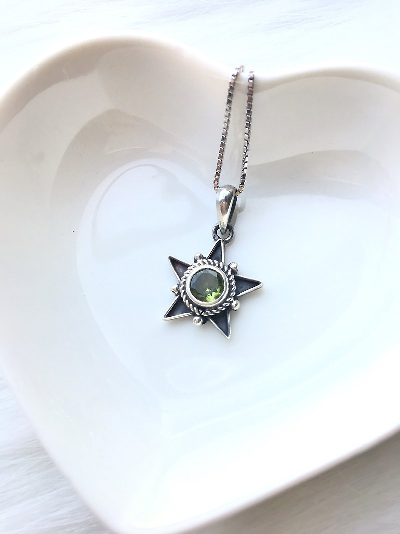 橄欖石925純銀星芒設計項鍊 尼泊爾手工銀飾 - 項鍊 - 寶石 銀色