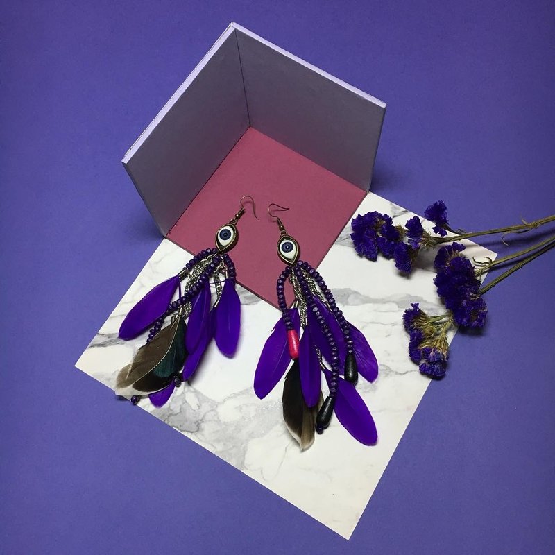 earring: eyes faether - 耳環/耳夾/耳骨夾 - 其他材質 紫色