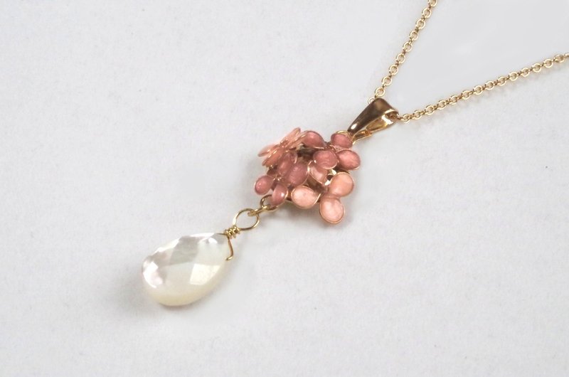 マニキュアフラワーの小花とホワイトシェルのペンダント・ローズピンク - 項鍊 - 其他材質 粉紅色