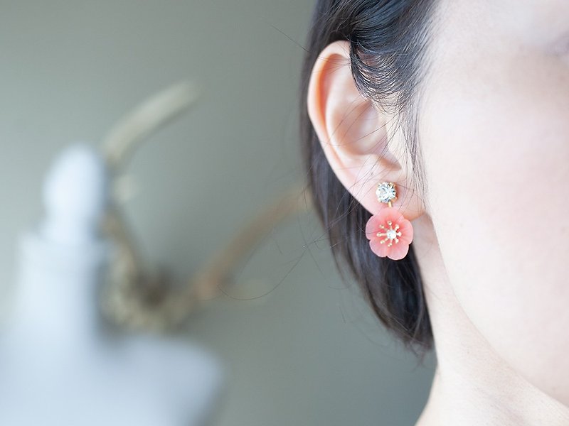 梅の花イヤリング/ピアスパーツ付き - 耳環/耳夾 - 黏土 粉紅色