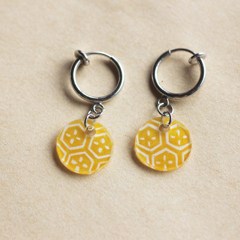 Hua Jia Jia-Pin Clip Earrings - ต่างหู - พลาสติก สีเหลือง