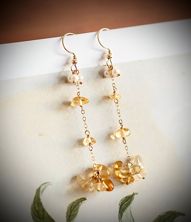 Japanese imported natural freshwater special-shaped pearls, natural citrine, elegant earrings and Clip-On - ต่างหู - หยก สีทอง