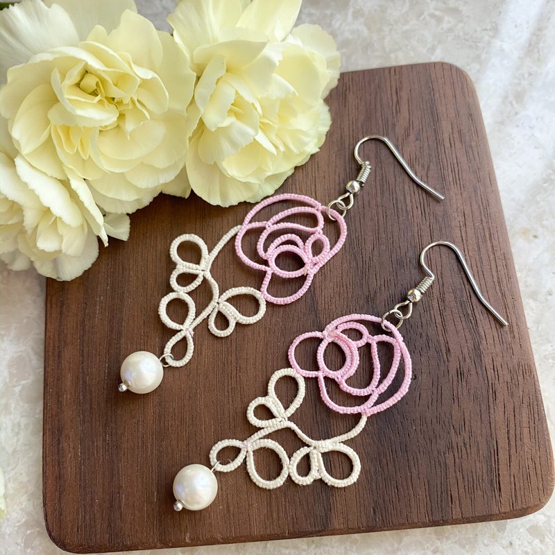 手織粉紅玫瑰耳環 - 耳環/耳夾/耳骨夾 - 棉．麻 紅色