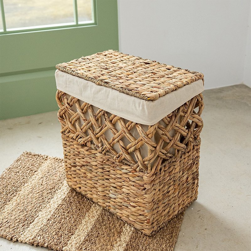 Lift lid rattan laundry basket - Items for Display - Other Materials 