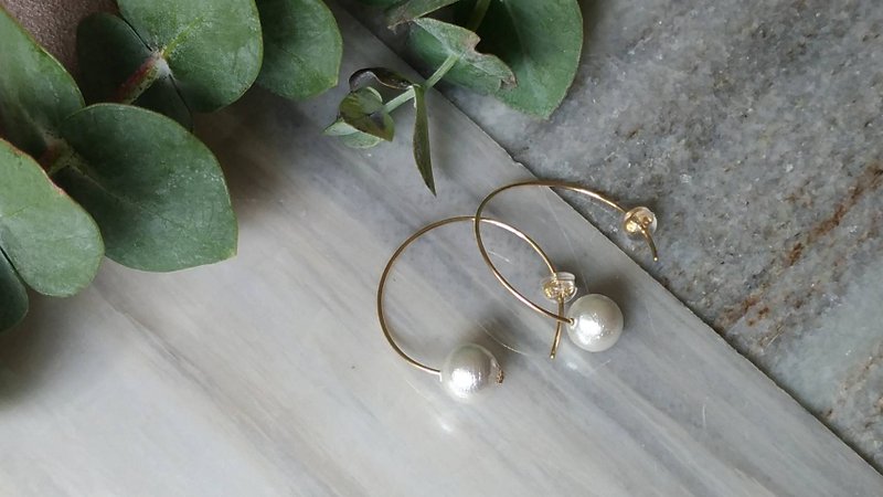 Simple Cotton Pearl Medium 14K Gold Earrings - ต่างหู - ผ้าฝ้าย/ผ้าลินิน ขาว