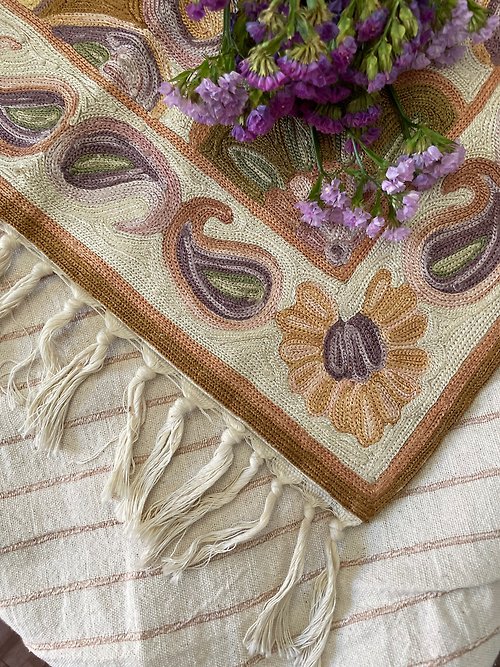 Inyatra｜喀什米爾手工披肩及地毯 印度喀什米爾 手工刺繡絲質中型地毯 121x76 — 蜜月