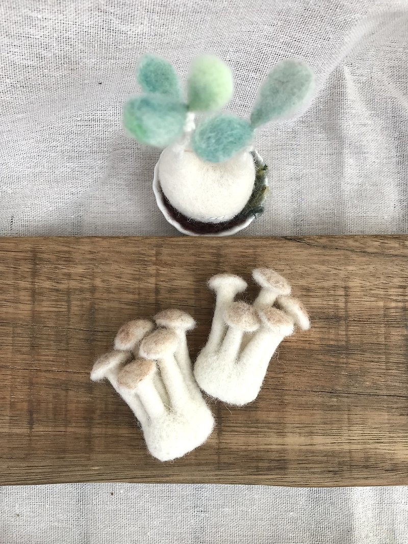 Miss Shi Wei*Vegetable Series Pin*Hongxi Mushroom - Brooches - Wool Khaki