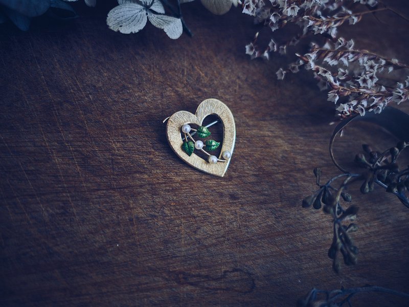Krementz 綠葉琺瑯珍珠愛心胸針－美國古董首飾 Vintage Jewelry - 胸針 - 珍珠 