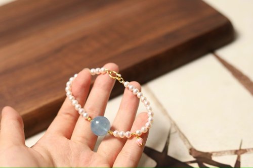 Angel's tears 天使之淚 Jewelry Design 5mm天然原色淡水珍珠 海藍寶單珠燒藍粉玉蘭花設計單圈手串s