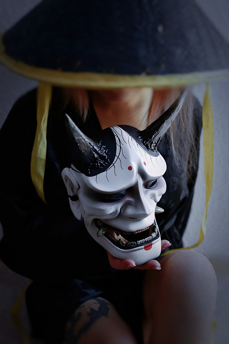 Resin Wall Décor Silver - Japanese traditional Hannya Mask, Geisha