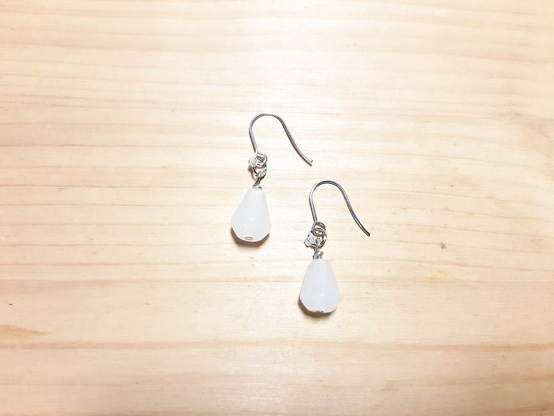 Grapefruit Forest Glass - Versatile Glass Earrings Series - White Jade Water Drop Type (Clip Type Can Be Changed) - ต่างหู - กระจกลาย ขาว