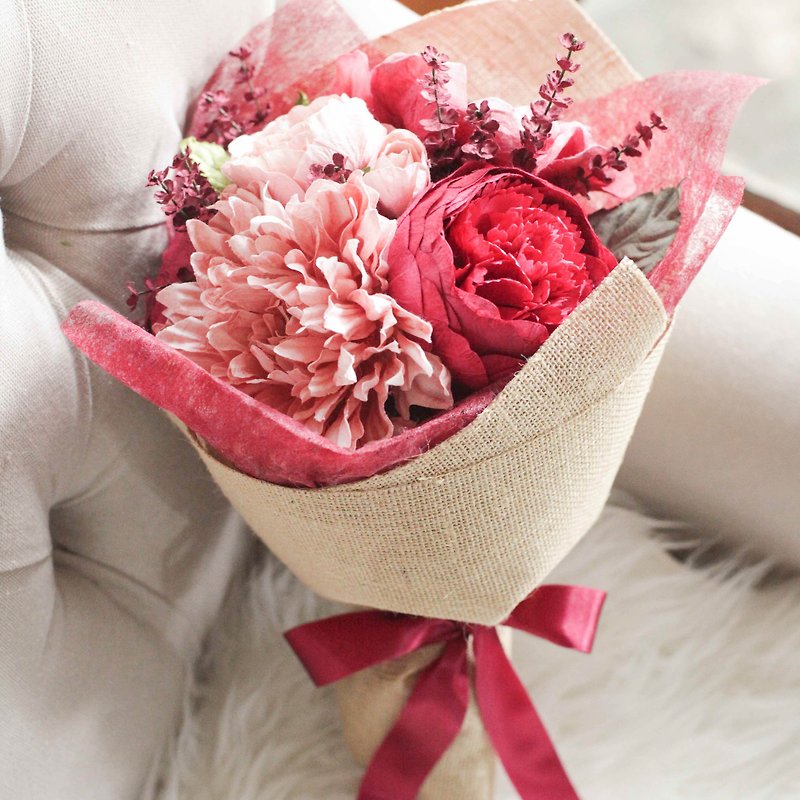 Mix Flower Casual Valentine - Burgundy Love ช่อดอกไม้วันวาเลนไทน์ - งานไม้/ไม้ไผ่/ตัดกระดาษ - กระดาษ สีแดง