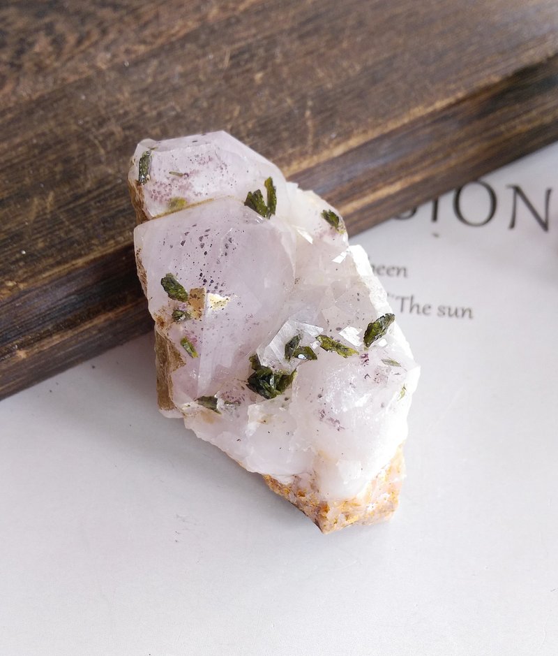 Quartz with lnclusions 綠簾石共生礦 花園水晶 天然礦石 原礦 - 擺飾/家飾品 - 其他材質 