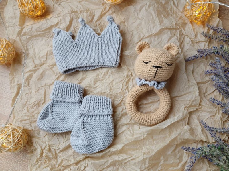 Gift box for children's set gray / rodents in the form of hare, crown, booties - ของขวัญวันครบรอบ - ผ้าฝ้าย/ผ้าลินิน สีเทา