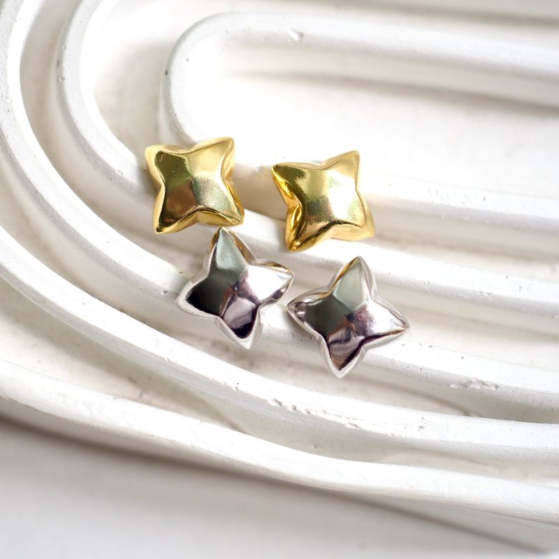Dainty Star Stud Earrings | 925 Sterling Silver | 14K Gold or Rhodium Plated - 耳環/耳夾/耳骨夾 - 純銀 銀色