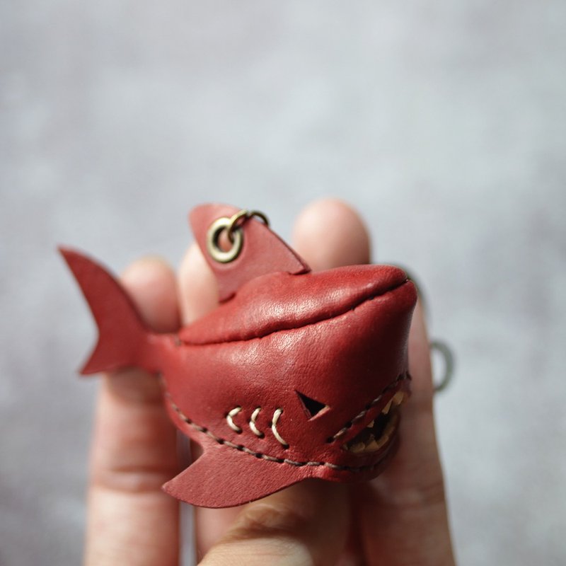 ONE+ Bruce shark Key holder - ที่ห้อยกุญแจ - หนังแท้ สีแดง