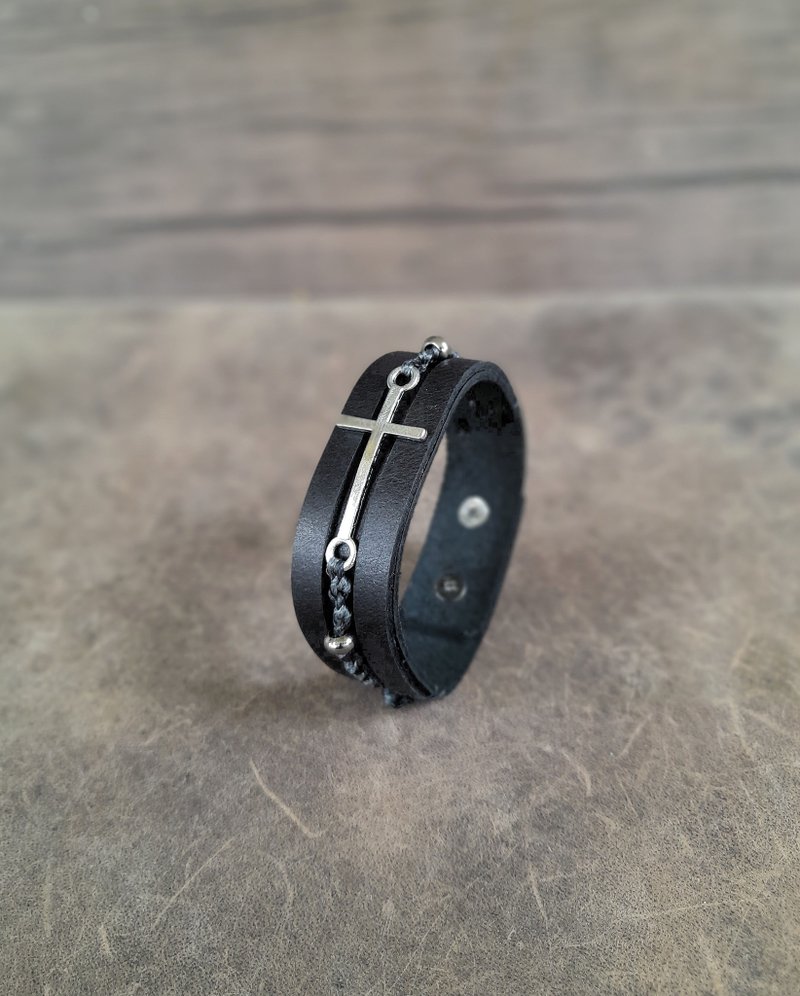 Mens Silver Cross Bracelet, Black Leather Cuff, Macrame Bangle, Hematite Beads - 手鍊/手環 - 真皮 黑色