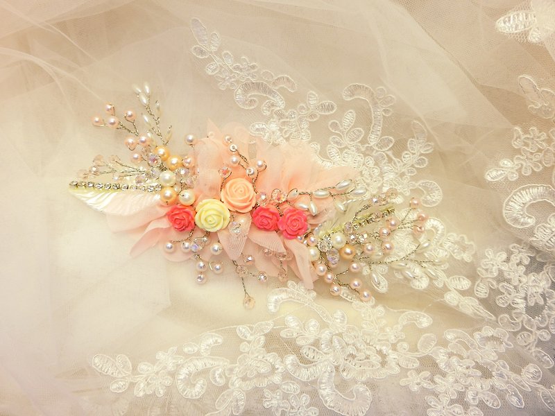 。ソフト - ヨーロッパスタイルのビュッフェ式結婚式手作りのブライダル頭飾りが飾ら幸せな花嫁の頭飾りの上に置きます - ヘアアクセサリー - 金属 ピンク