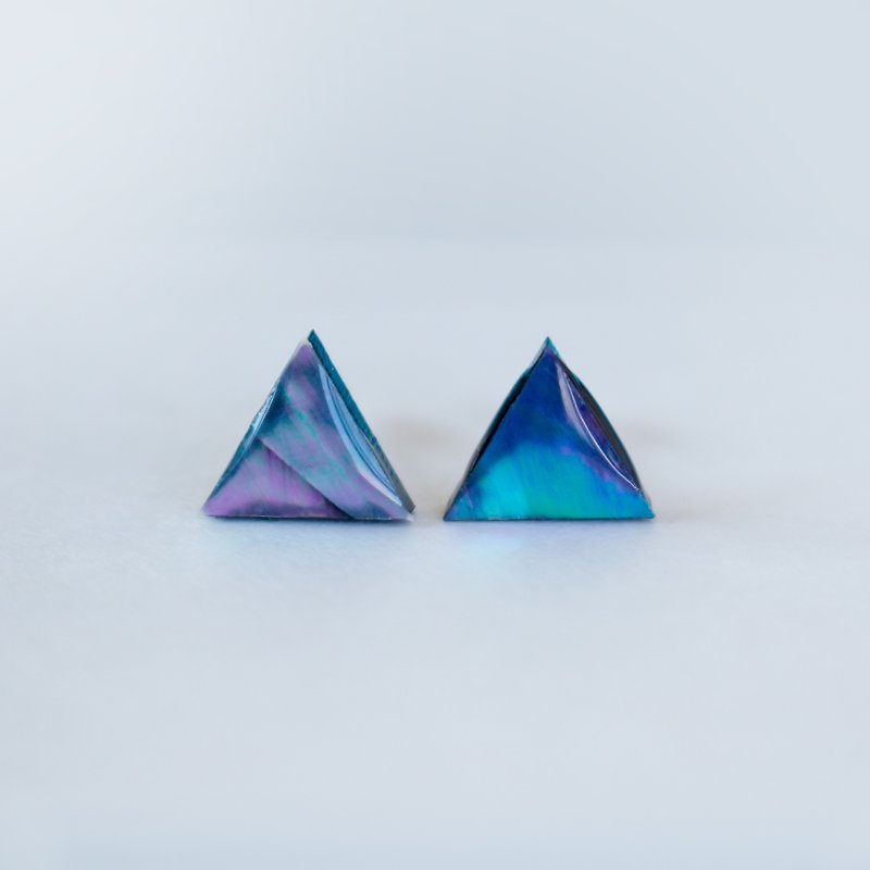 pearl opal earrings (black/mini triangle) - 耳環/耳夾 - 貝殼 黑色