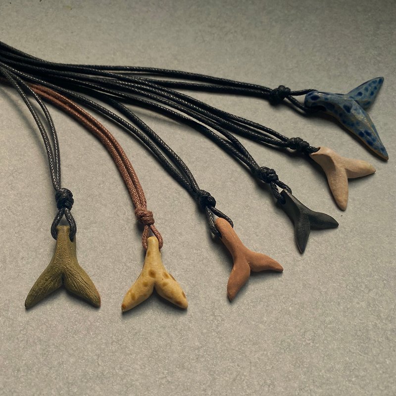 Glazed pottery necklace [whale tail] - สร้อยคอ - ดินเผา 