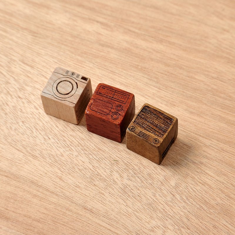 C magnet-jijiji・three-machine series - Magnets - Wood Brown