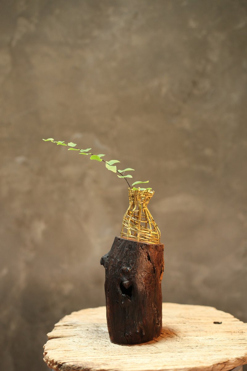 Woven brass wooden bud vase. Handcrafted and one of a kind. - 擺飾/家飾品 - 木頭 