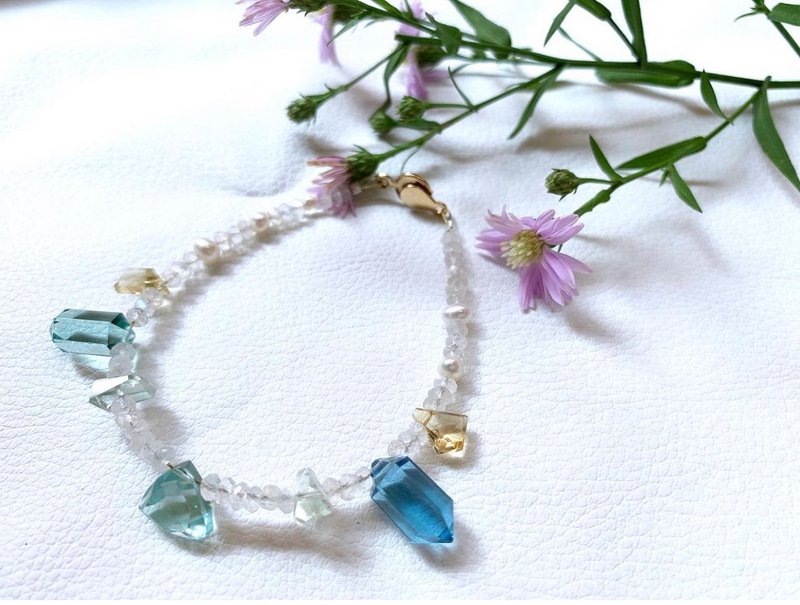 Magic mineral bracelet_moonstone_pencil faceted quartz Stone faceted green crystal_citrine - สร้อยข้อมือ - เครื่องประดับพลอย หลากหลายสี