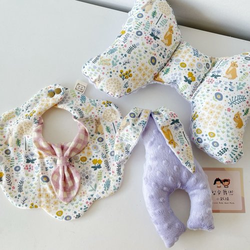 Lianne baby 梨安手工嬰兒禮物 彌月禮 新生兒見面禮 周歲禮 BABY白花叢兔兔 彌月禮盒三件組 蝴蝶枕 圍兜 奶嘴鍊套 嬰兒禮物