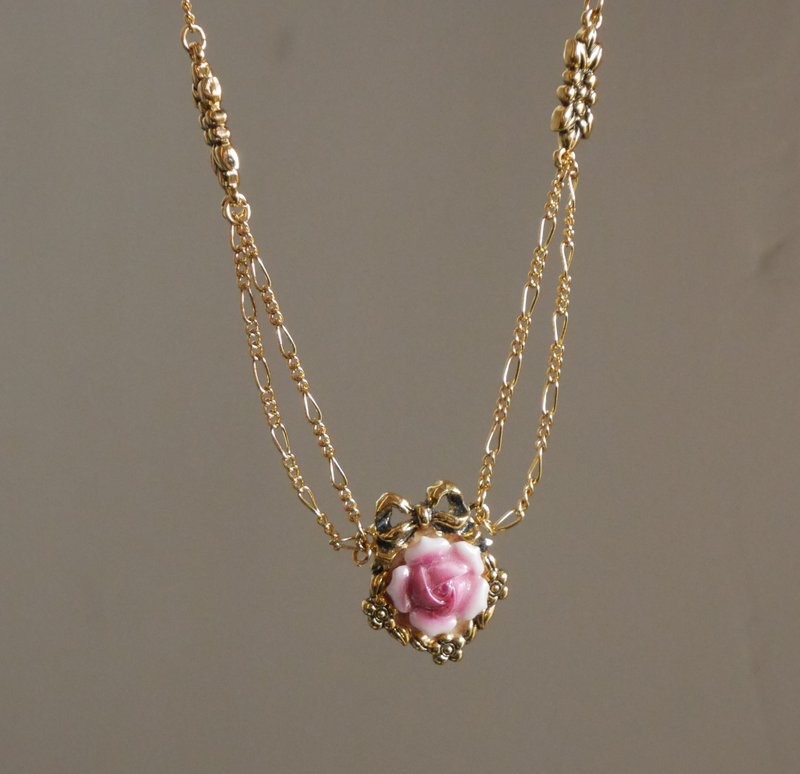 Antique Avon 1992 gold bow enamel rose classical necklace N745 - สร้อยคอ - โลหะ สีทอง